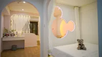 Memories of Light Luxury Internet Celebrity Movie Watching Homestay
