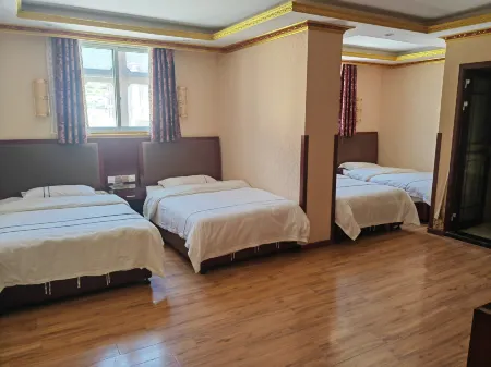 Songpan Youyi Business Hotel Отели рядом с достопримечательностью «Huanglongshan Yuanshi Forest Sceneic Area»