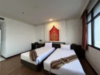 Grand Phranakhon Hotel Hoteles en Uthai
