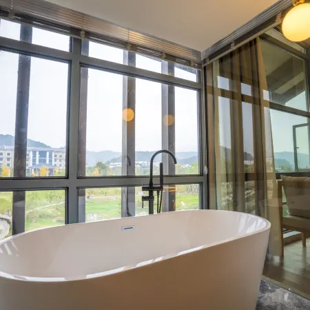 Mingyueshan Tangchi Hot Spring Hotel