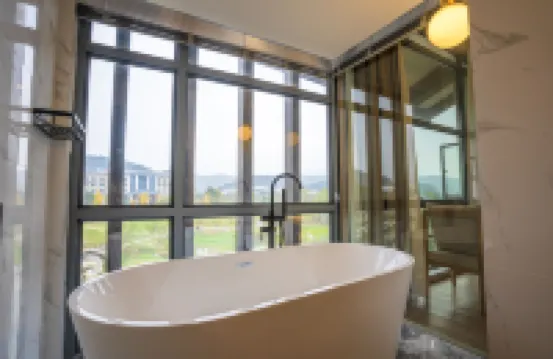 Mingyueshan Tangchi Hot Spring Hotel