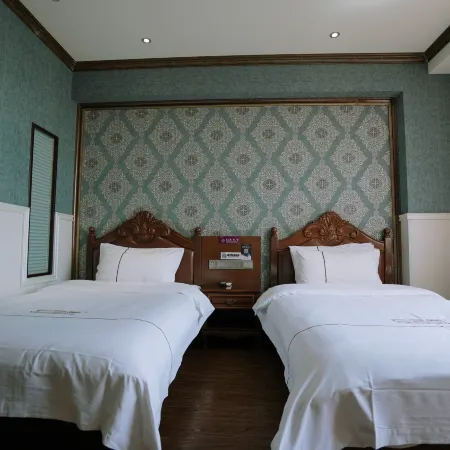 CLOUDS Hotel (Luoping Margaret)