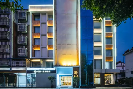 Floral Hotel · Huoshan Daijian Yinshe Hotel (Nanyueshan Scenic Area) Отели рядом с достопримечательностью «Piyanghu Park»