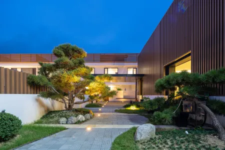 Floral Hotel·Banyi Tang  Hotel (Shanghai Qingxi old street branch) Отели рядом с достопримечательностью «Shanghai Wanfo Pavillon»