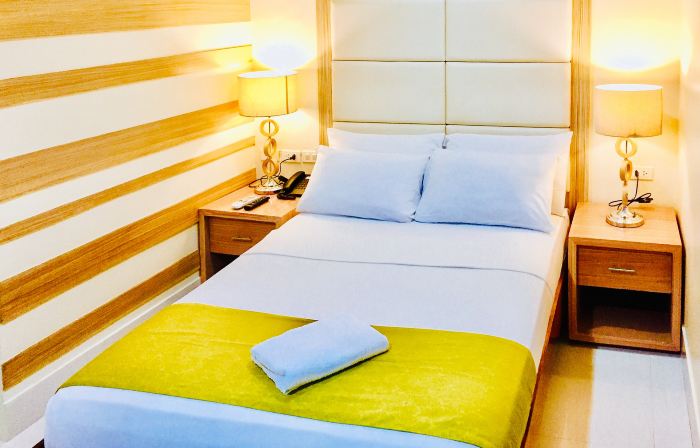RedDoorz Plus @ ABC Landmark Hotel