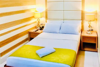 RedDoorz Plus @ ABC Landmark Hotel Hotels in 