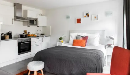 Appartements - le Logis Versaillais Отели рядом со станцией Versailles Montreuil Train Station