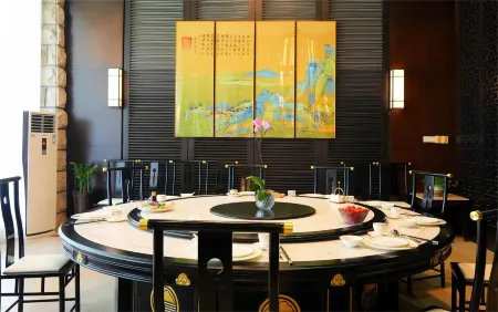 Zhuhai Jinwan Golf Hotel (Jinwan Huafa Shangdu Branch) Отели рядом с достопримечательностью «Zhuhai City Polytechnic»