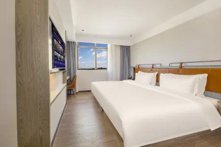 ECHARM Hotel (Shenzhen International Convention and Exhibition Center Jingji Baina Branch)