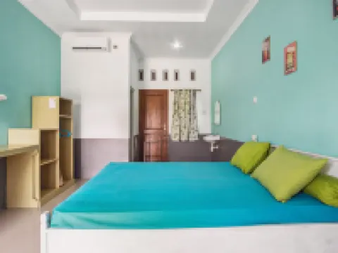 Joglo Ndalem Sabine Syariah Hotels in Piyungan