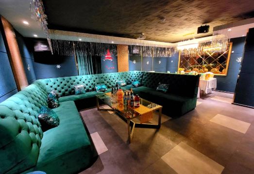 뉴 웨스트 호텔 로비