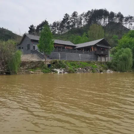 Xupu Simeng Xiaoxiaochuanerhuaguolai Chinese Inn