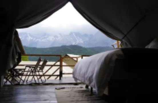 Snownest Tent Art Bed and Breakfast