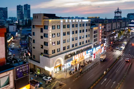 Yunjiangju Hotel  ( ShangHai Zhoupu Wanda Plaza) Отели рядом с достопримечательностью «Shanghai Graduate School of China University of Technology»