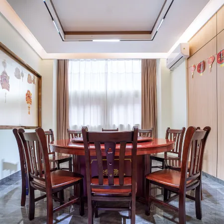 Swallow Return Hotel (Hengji Plaza Food City, Baise Youjiang District)