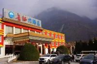 Hailuogou Moxi Ancient Town Long March Hotel
