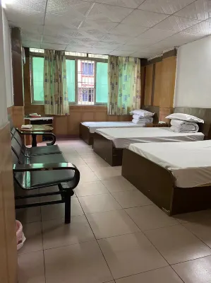 Blue Moon Inn Hotel dekat Yuantan Railway Station