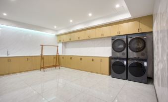Kuitun Bairun Holiday Hotel