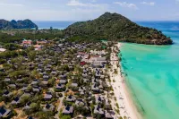 SAii Phi Phi Island Village Hotels near Ko Phi Phi Le