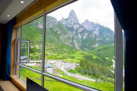 Dibu Jaganadai Mountain View Homestay Отели в г. Диебу