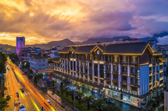 Yuegongguan Hotel (the Old Town of Lijiang)