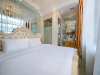 Chonpines Hotel (Yanji Department Store Waterside Market)