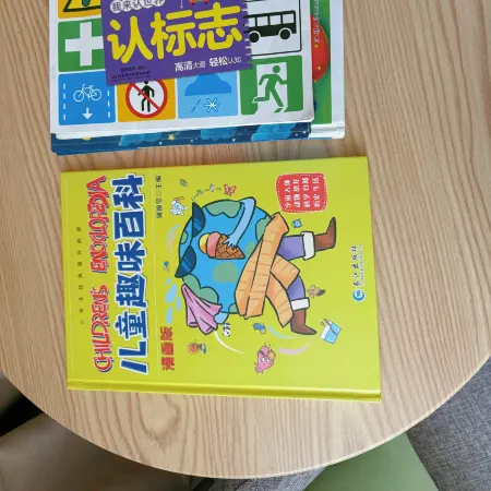 yibin herun Hotel Отели рядом с достопримечательностью «Chengdu College of Sichuan Foreign Studies University (Yibin Campus)»