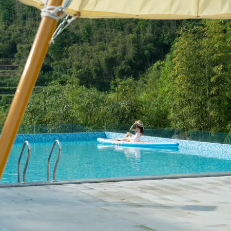 Anji Peak · Jiumu Cloud Town Cliffside Pool Resort Homestay