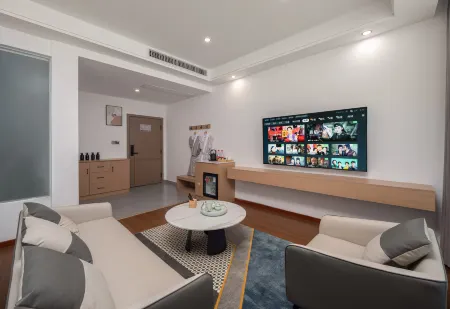 Ruilaikesi Hotel (Dali Station Erhai Park Branch)