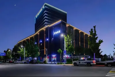 Wanjin Hotel (Zhengzhou Airport Area Shuanghe Lake Central Park) Hotels near Henan Institute of Water Conservancy and Environment (Airport Campus)