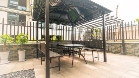 Pingshan Qishe Hotel (3a Sports Park Branch) Отели рядом с достопримечательностью «Pingshan County Mahu Park»