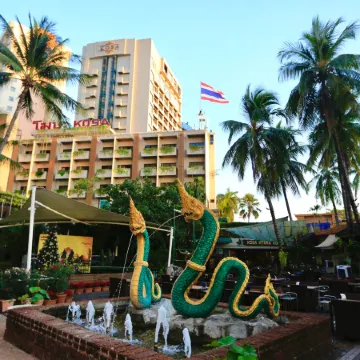 Kosa Hotel & Wellness Center Отели рядом с достопримечательностью «Туек Ком»