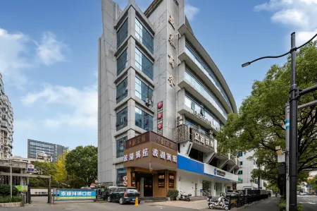 Bohu Fashion Hotel Отели рядом с достопримечательностью «Fudan University Handan Road Stadium»