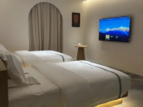 Yangguang Hotel Hotels in Tonghai