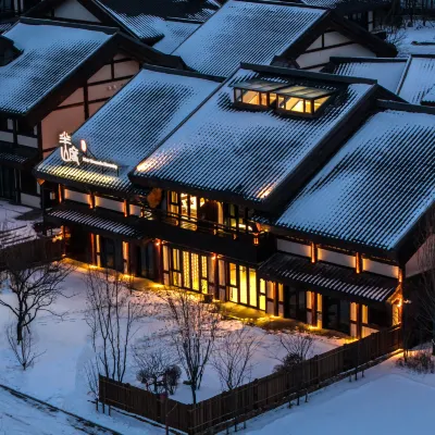 須来・半山度民宿（世茂蓮花山小鎮） 蓮花山スキーリゾート周辺のホテル