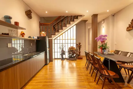 Sue Homestay Отели рядом с достопримечательностью «Tomb of Dục Đức»