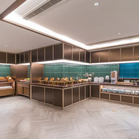 Orange Hotel (changshou road Subway Station Branch) Отели рядом с достопримечательностью «Храм Нефритового Будды»