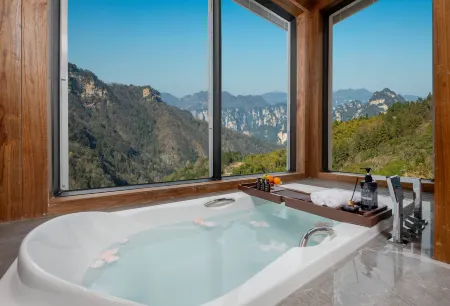 Valley Love Holiday Home (Zhangjiajie Forest Park Zhongmen Ticket Station Store) Отели рядом с достопримечательностью «Zhangjiajie National Forest Park»