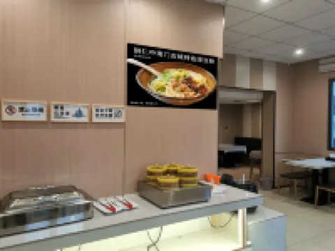 Tongren Grand Hotel (Tongren High-speed Railway Station Ancient City Pedestrian Street Branch)