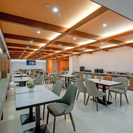 Liguo Hotel (Guomao Sihui East Subway Station Branch) Отели рядом с достопримечательностью «Станция Sihui»