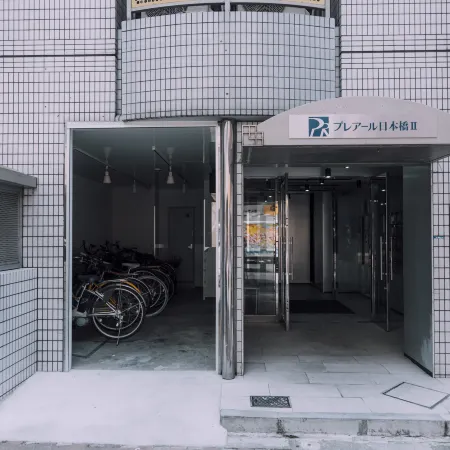 Minimalist Loft 8: Namba Compact Studio & 24/7 Gym