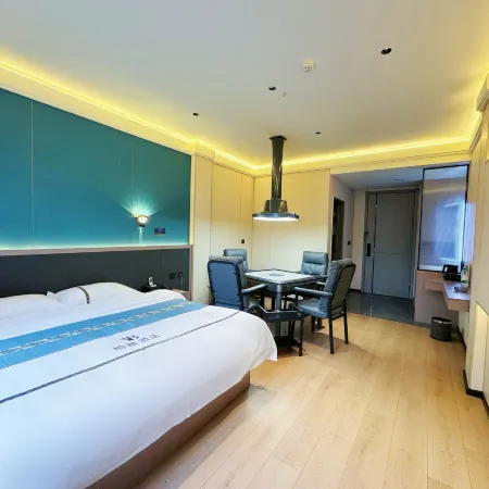 Xiaogan Baiya Fashion Hotel