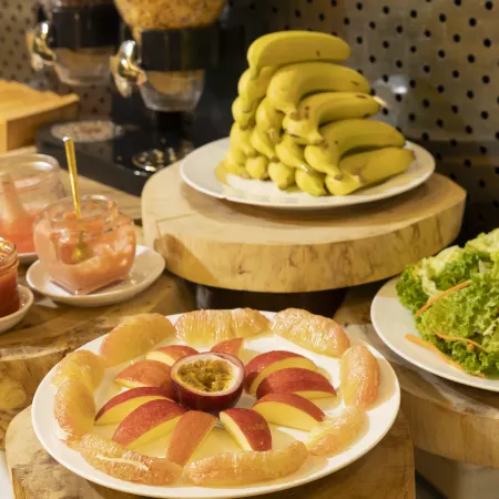 White Lotus Hotel Saigon Отели рядом с достопримечательностью «Манна»