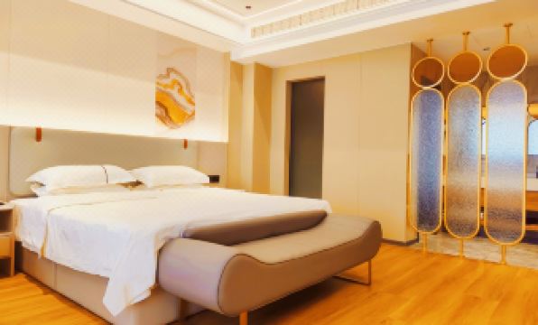 Yiju Fashion Hotel (Wuwei Railway Station Pedestrian Street)