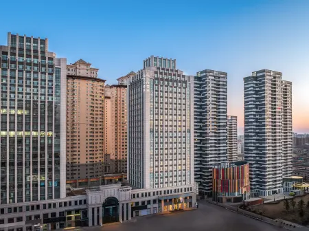 Atour Hotel (Changchun Oriental Plaza, Jiatai) Отели рядом с достопримечательностью «Changchun Guanghua University»