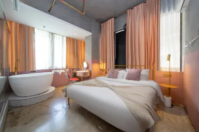 Banana Sushe Hotel (Luohu Port International Trade Shop)