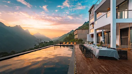 Qingshan Boutique Hostel Отели рядом с достопримечательностью «Balinghe Bridge»