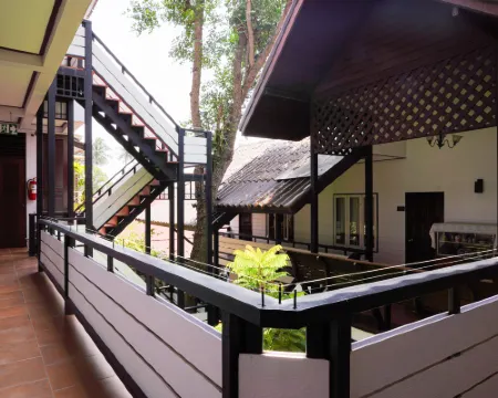 Thanicha Resort Amphawa アムパワーのホテル