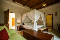 Oasis Hotel - balcony