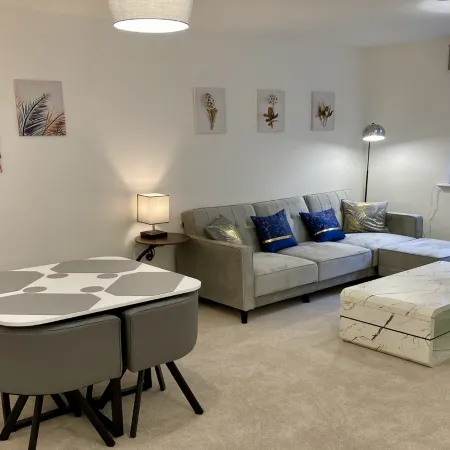 2 Bedroom Luxury Apartment! City Center with Free Parking!